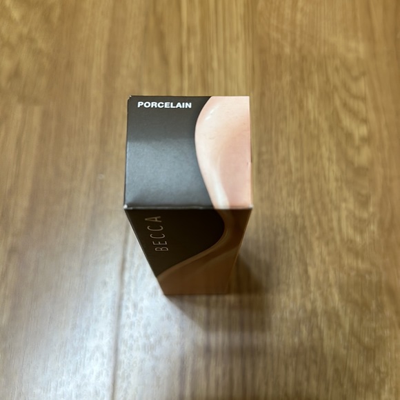 Becca Foundation 4 colors available Tan,Fawn,Porcelain, Linen - Picture 3 of 6